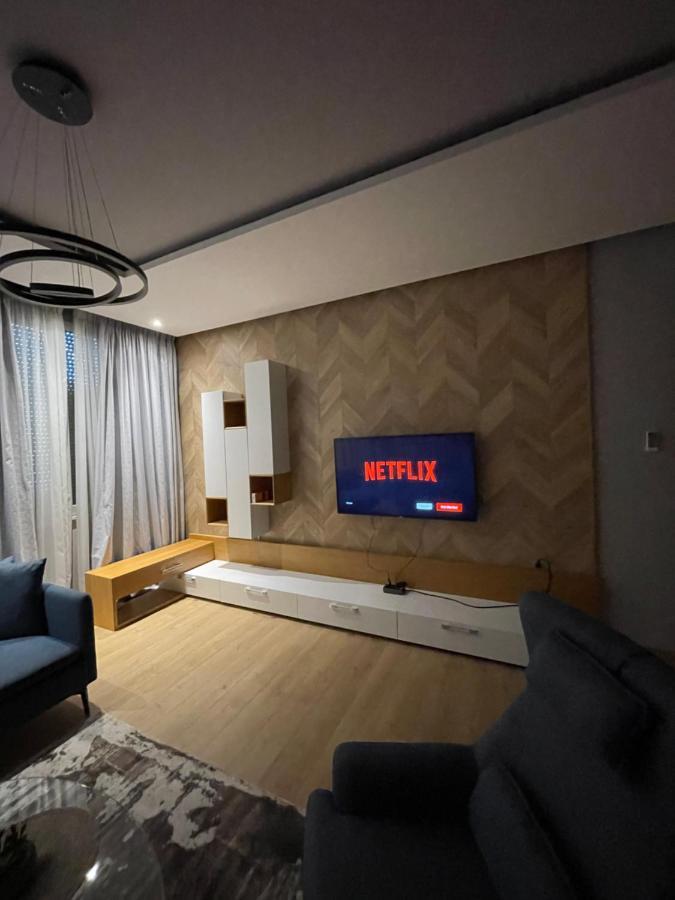 Lux Apartment Tiranë Luaran gambar