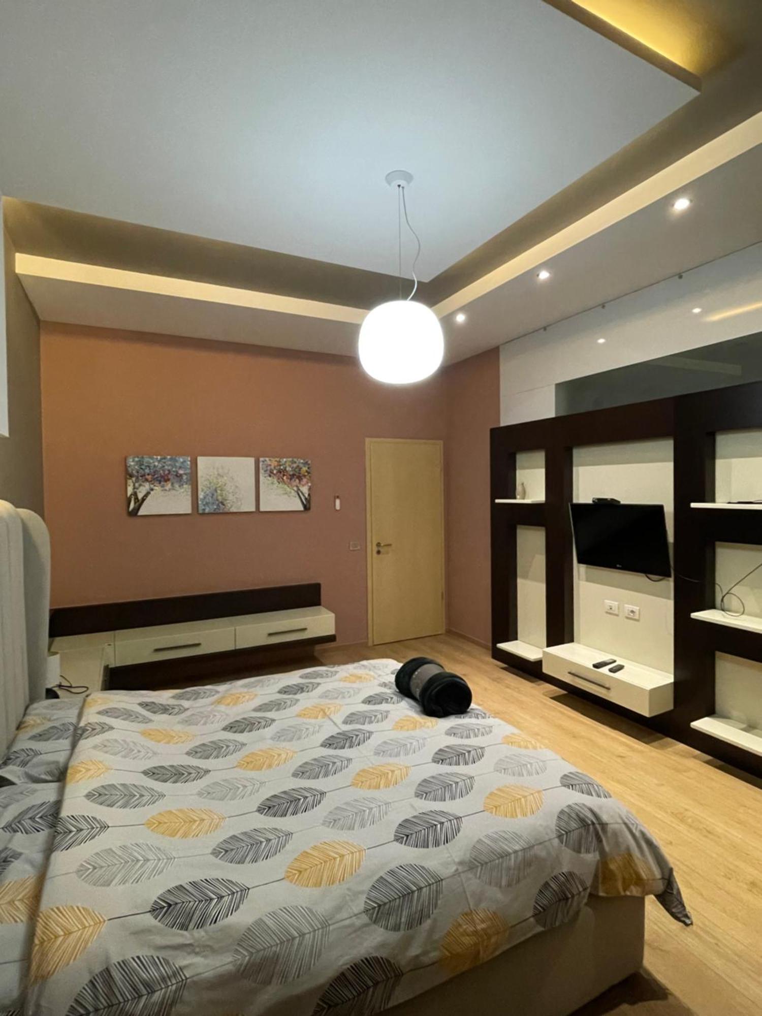 Lux Apartment Tiranë Luaran gambar