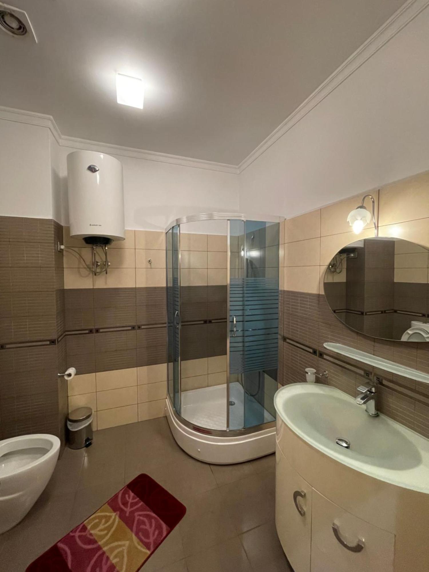Lux Apartment Tiranë Luaran gambar