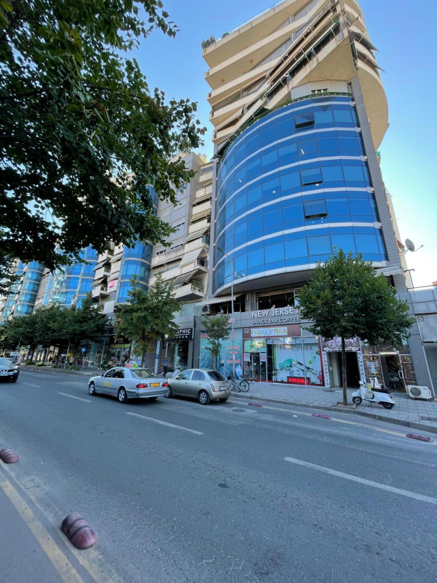 Lux Apartment Tiranë Luaran gambar